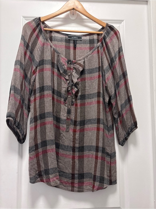 le chateau Tops - 2/$25 le chateau Plaid Ruffle Henley Tunic in Brown, Gray & Pink
BNWT